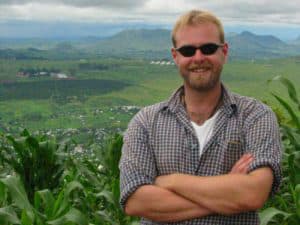 Malawi, ARTE / Kindernothilfe: Film über die Hungerkatastrophe im südlichen Afrika und die Verstrickungen internationaler Geldgeber und Saatguthersteller.